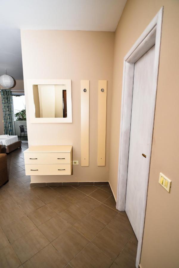 Seaview Apartment Vlorë Esterno foto