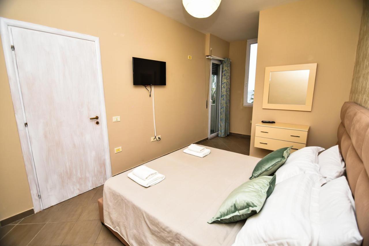 Seaview Apartment Vlorë Esterno foto